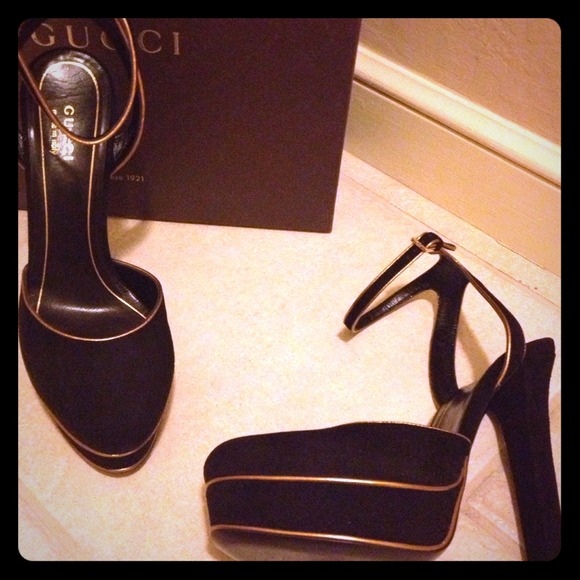 SOLD*GUCCI Metallic Trim Platform Pump Sz 6.5 - Picture 1 of 3