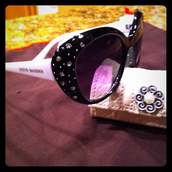 ‼️‼️SOLD‼️‼️😎STEVE MADDEN SUNNIES😎