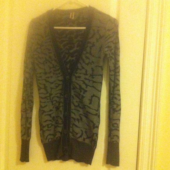 Buckle cardigan/sweater/jacket