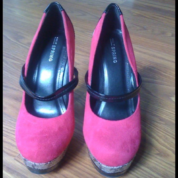 SOLD Fuschia Platform Mary Jane pumps - Picture 3 of 3