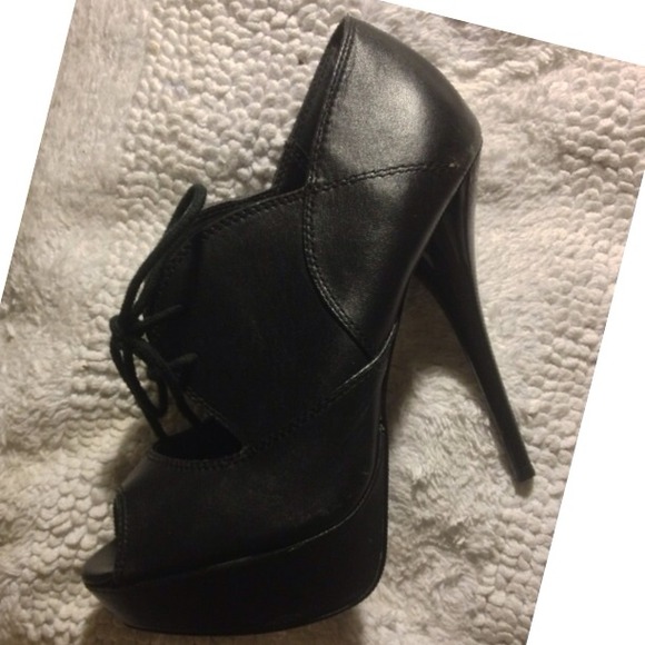 Steve Madden Tuxedo Style Heels - Picture 2 of 4