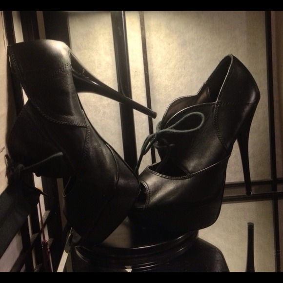 Steve Madden Tuxedo Style Heels - Picture 3 of 4