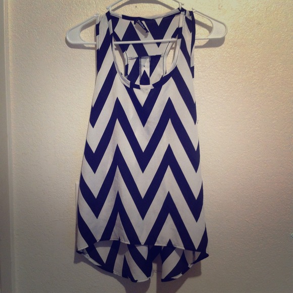 💢On Hold💢 Black & White Zig Zag Top