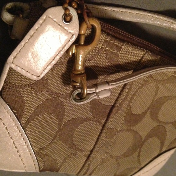 100% authentic coach wristlet :) - Picture 2 of 2