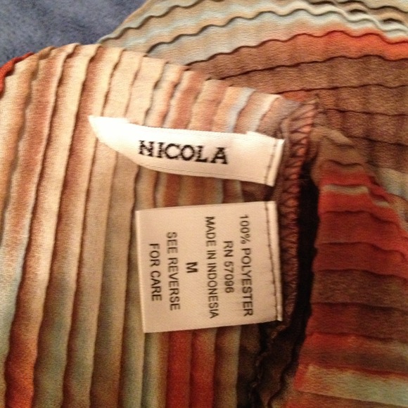 Nicolas Polyester Shell Size Medium - Picture 3 of 3