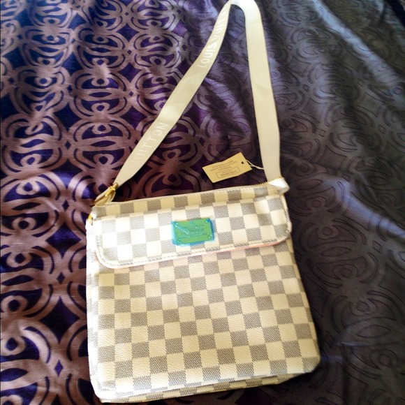 Gorgeous leather cross body NWOT with dust bag