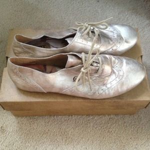 Reeeeally comfortable Born flat shoe.