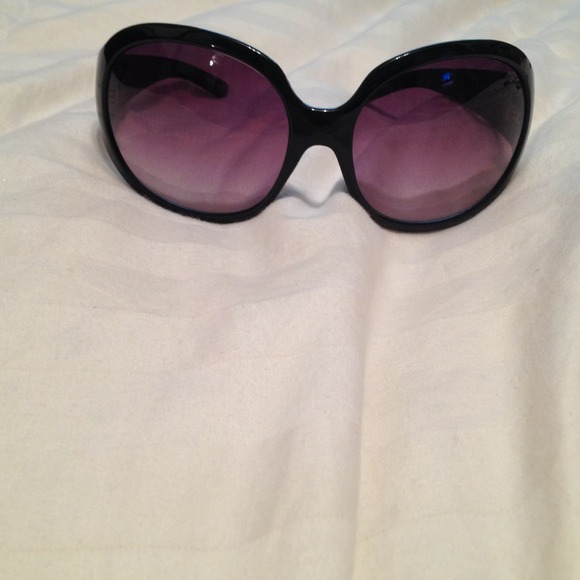 🌟SOLD🌟Red carpet sunglasses