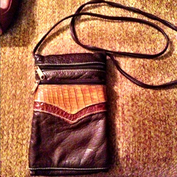 Bundled Pretty leather crossbody