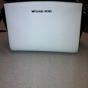 Michael Kors Medium Selma Messenger Crossbody