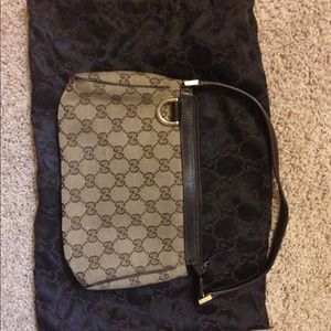 **saved for posher :) **reduced** Gucci Pochette