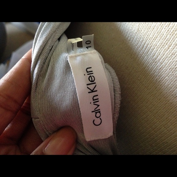 Calvin Klein Gown👏👏Host Pick🎉🎉 - Picture 2 of 2