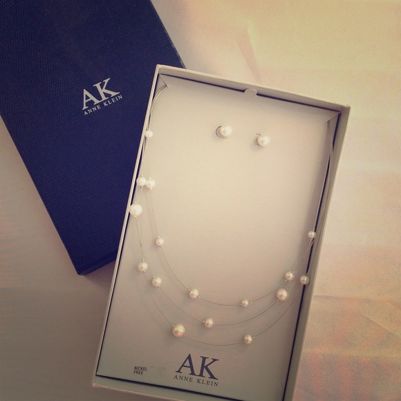 Anne Klein pearl necklace and earring set! Classy!