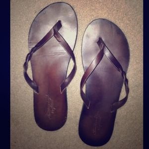 BUNDLED **TRADED American Eagle Leather Flip Flops