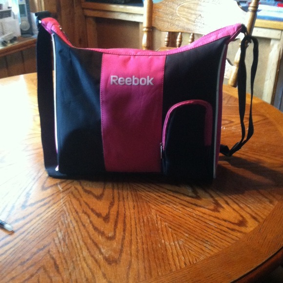 Black&Pink Reebok bag!
