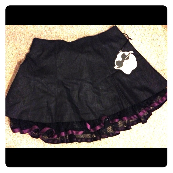Short skirt, black and purple