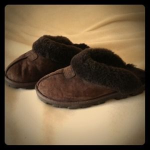 ⭐Reduced⭐UGG Chocolate Brown slippers