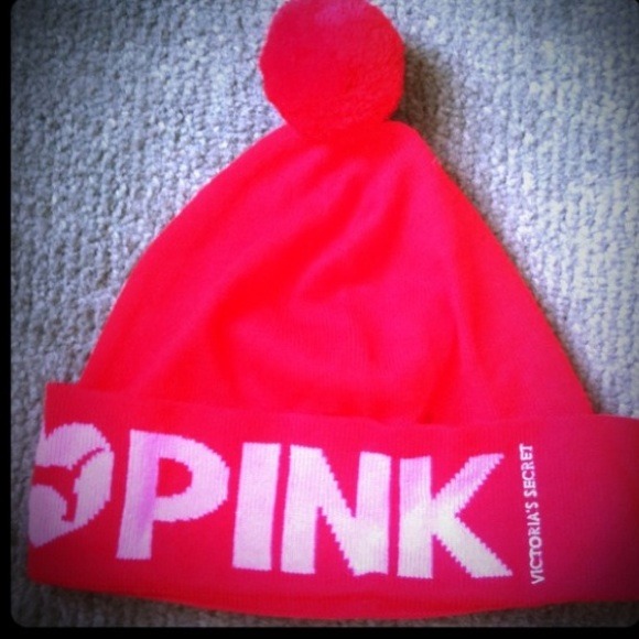 IM LOOKING FOR THIS HAT IF ANYONE HAS IT TAG ME