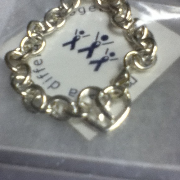 Chunky silver heart ribbon bracelet - Picture 1 of 3