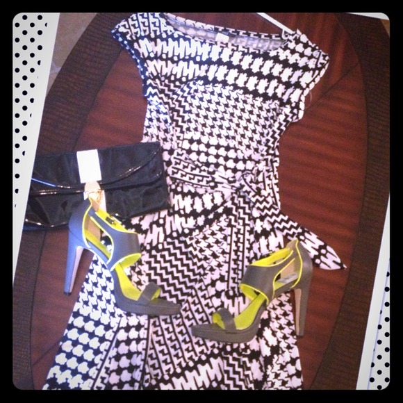 ⛔Traded in Bundle Black & White Side Tie Dress