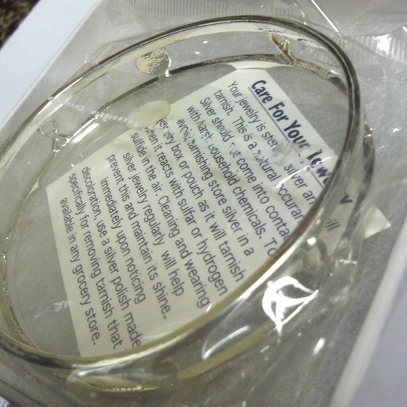 Hearts & ribbons breast cancer bangle - Picture 1 of 4