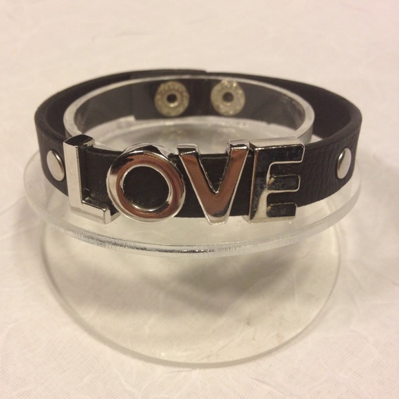 🚫SOLD🚫New "love" bracelet with black band - Picture 2 of 3
