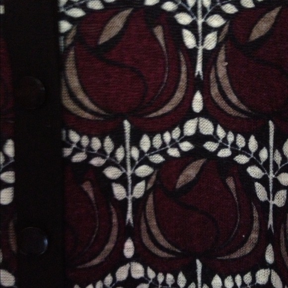 Maroon Patterned Sleeveless Cardigan - Picture 2 of 5