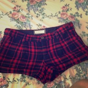 Authentic Abercrombie & Fitch wool plaid short.