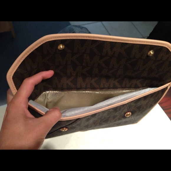 Michael kors laptop case or clutch - Picture 2 of 3
