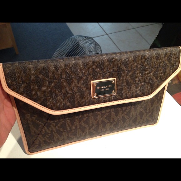 Michael kors laptop case or clutch - Picture 3 of 3