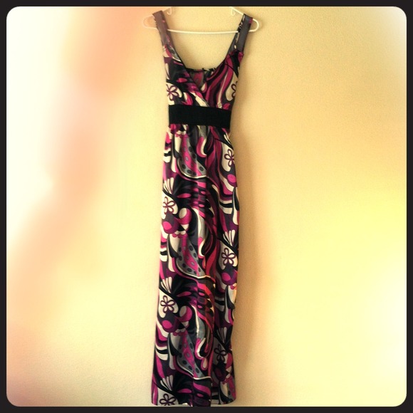 🔺Bundle🔺maxi dress and two summer shirts.