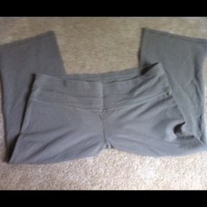 *HOLD* bundle ny&c yoga capris green & purple