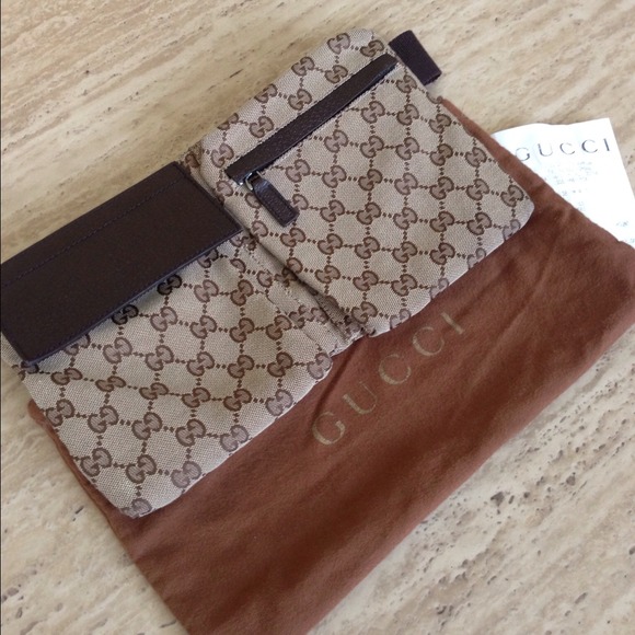 Sold!!!AUTHENTIC GUCCI CLASSIC SIG/FABRIC FANNY P