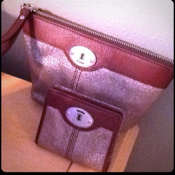 Fossil Clutches & Wallets - Fossil NEW Wallet and bag in Leather just reduced