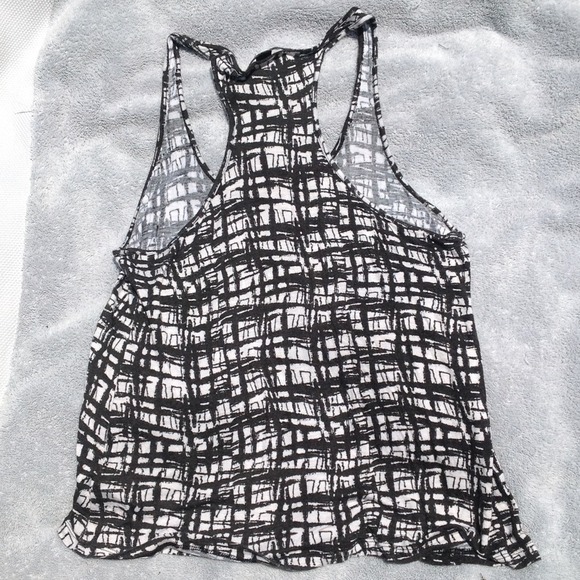 Black and white tank. - Picture 2 of 2