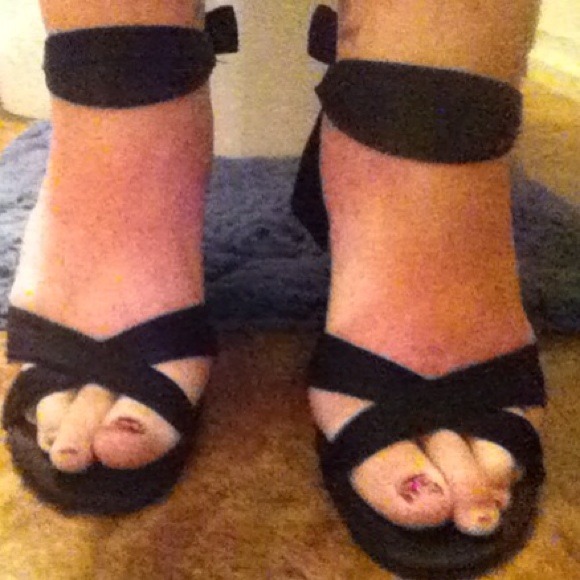 Black 2 1/2 inch heals