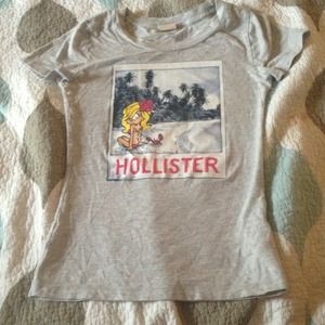 Hollister graphic tee