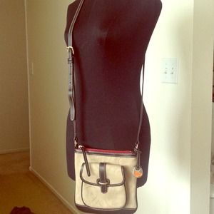 💥REDUCED PRICE💥 Dooney & Bourke Letter Carrier