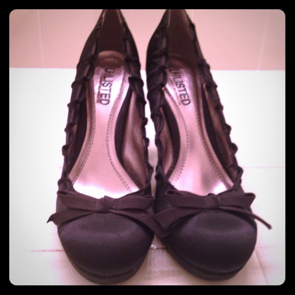 🎀REDUCED🎀 Cute Bowtie Low Black Heels - Picture 1 of 5