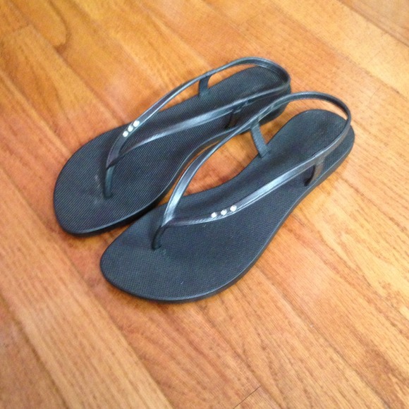 Thong sandals