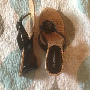 Black flip flop wedges with flower detail