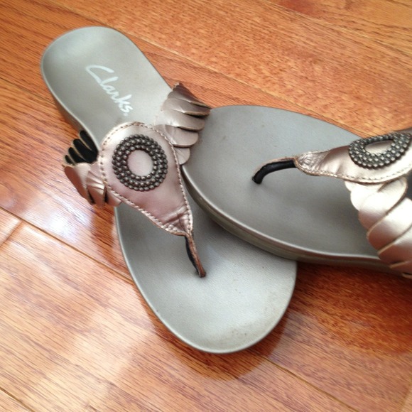 GOLD FLIP FLOPS
