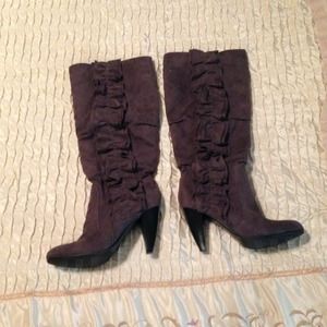 Calf-high Gray Ruffle Boots