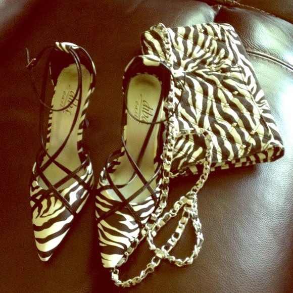 Shoes - 💰⬇Point Zebra Heels +Studded zebra clutch