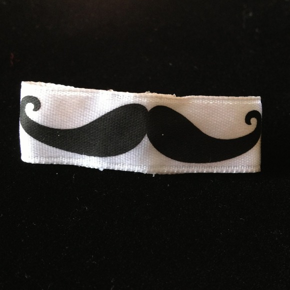 Ribbon mustache ring - Picture 2 of 3
