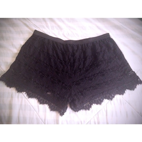 Cute & comfy, black, lace, summer short shorts! - Picture 2 of 3