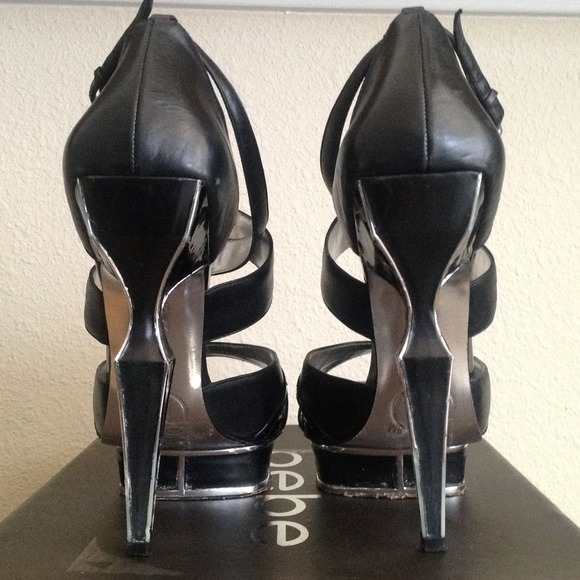 🚫SOLD🚫 BEBE SEXY BLK/SILVER PEEP TOE HEELS - Picture 3 of 4
