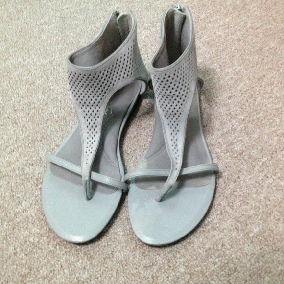 Shoe