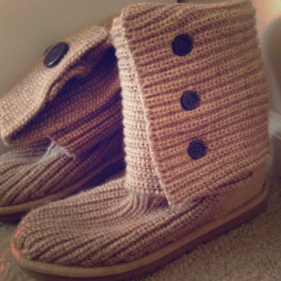 ❗ REDUCED ❗ UGGS Tan Classic Cardy Boots