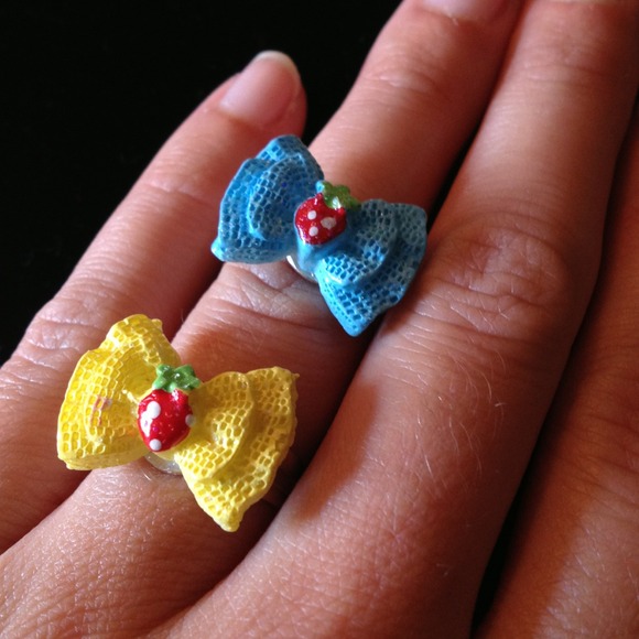 Strawberry 🍓Bow 🎀Rings - Picture 2 of 4